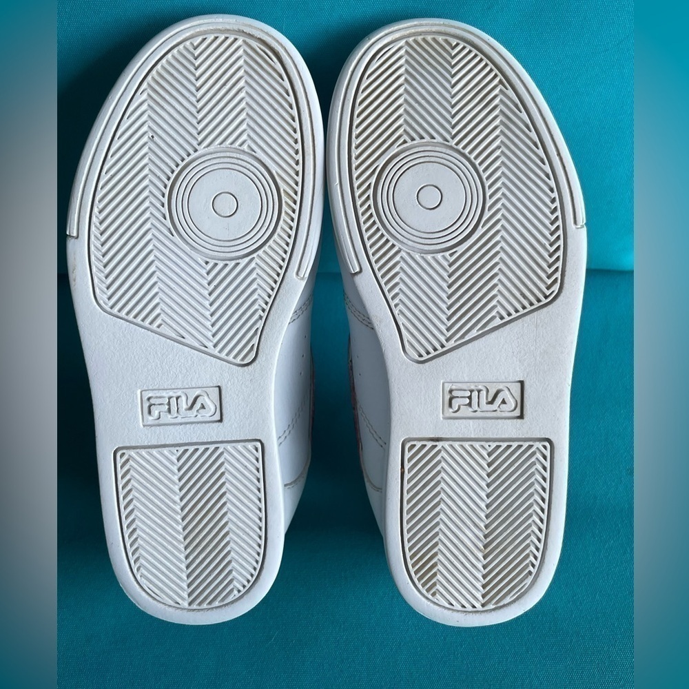 Kids Fila sneakers size 12 - Picture 6 of 7